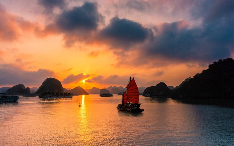 A Glance to Vietnam and Thailand 12 Days Tour