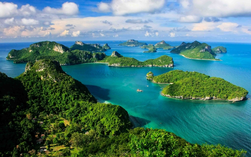 An aerial shot of Thailand’s islands surrounded by turquoise waters and white sandy beaches, showcasing the beauty and diversity of the country’s coastlines.