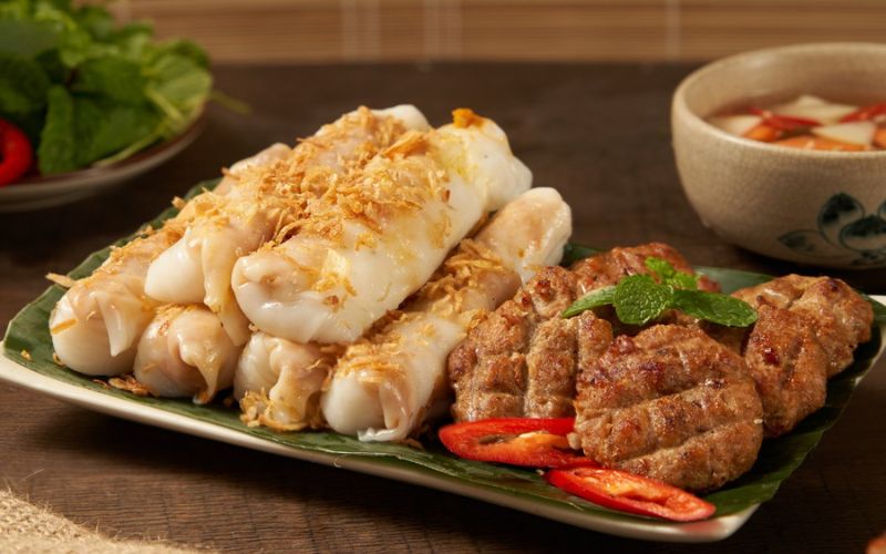 Banh cuon hap Thanh Hoa (steamed rice rolls)