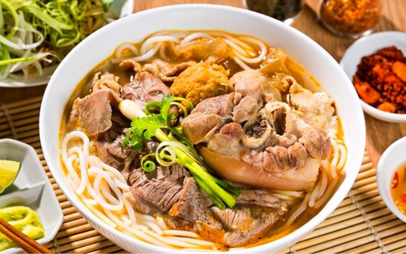 Bun bo Hue (rice noodle soup with beef)