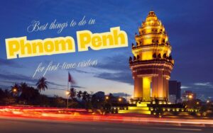 Independence Monument in Phnom Penh illuminated at night with city lights and the title “Best things to do in Phnom Penh for first-time travelers.”