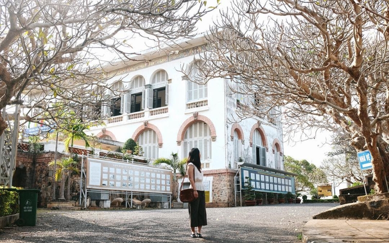 Front view of Bach Dinh in Vung Tau, showcasing its white façade, arched windows, and historic colonial architecture.