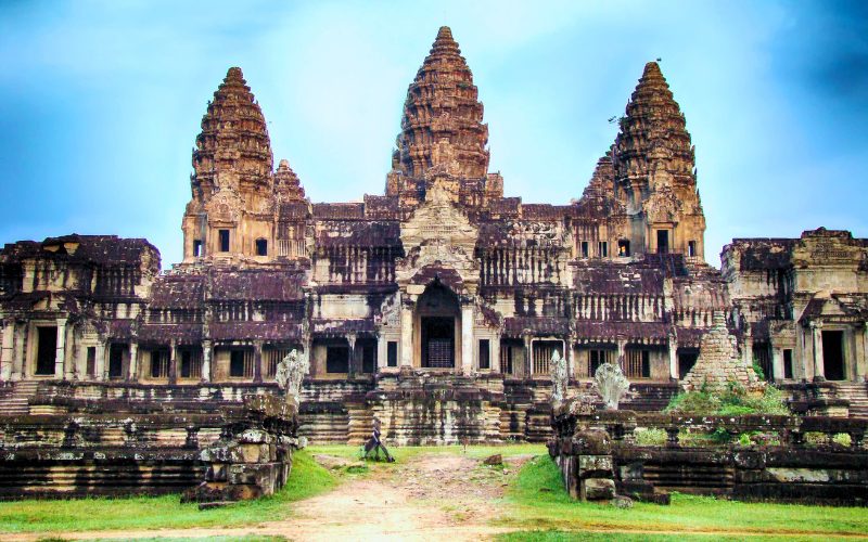 Splendor Cambodia 8 Days Sightseeing Tour from Siem Reap