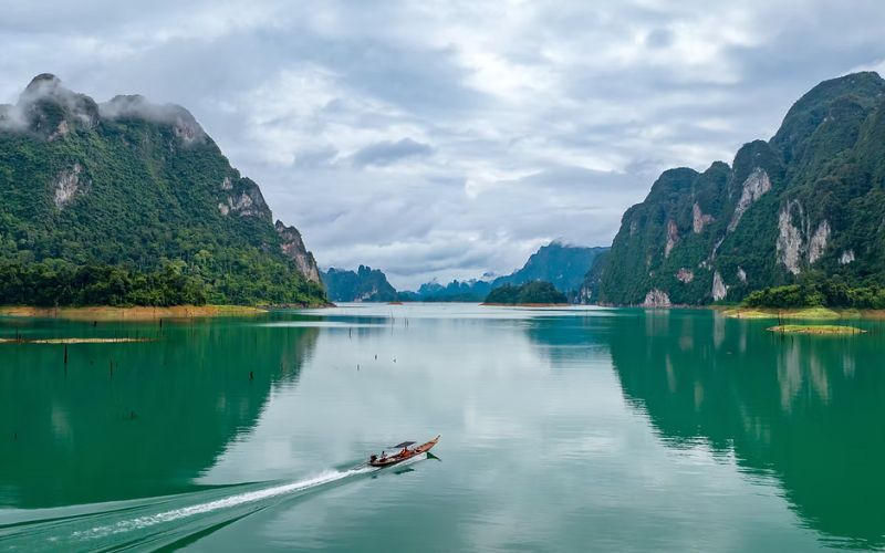 Longtail boating on Cheow Lan Lake