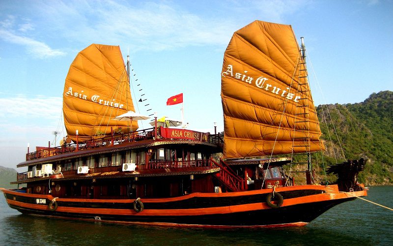 Visit Vietnam in May - Cruise in Halong Bay