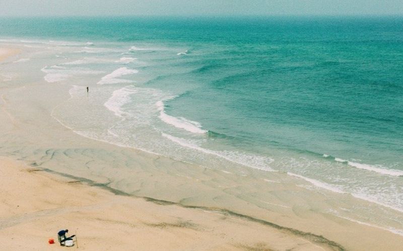 Sandy shoreline and gentle waves at Cua Tung – Cua Viet Beach in Quang Tri, Vietnam