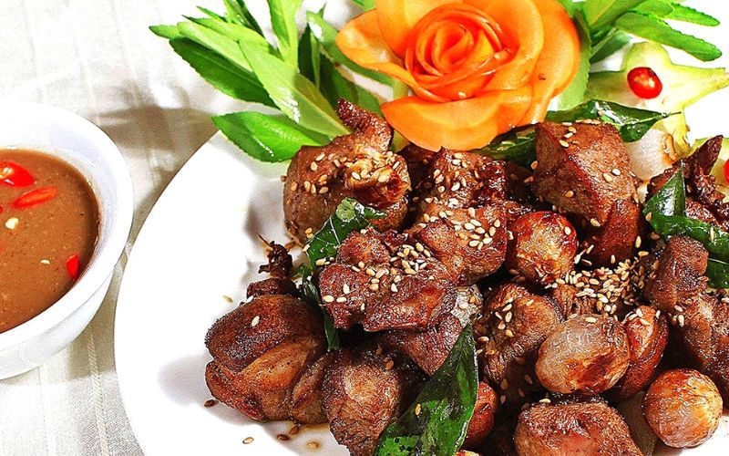 De nuong Ninh Binh (Ninh Binh mountain goat, grilled or braised)