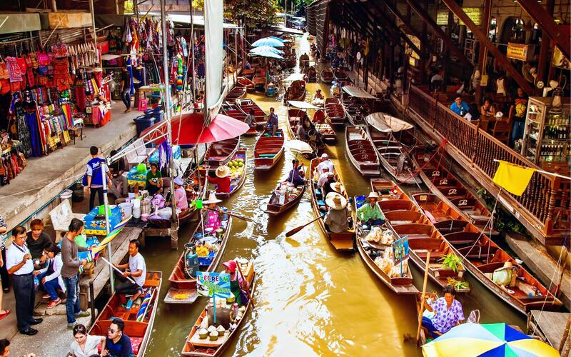 Damnoen Saduak Floating Market