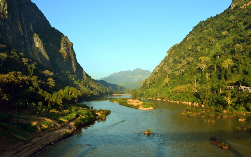 Muang Khua, Laos
