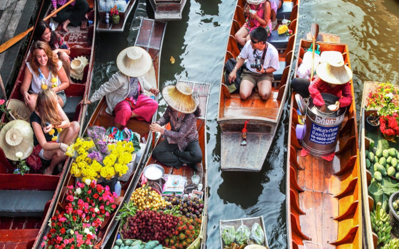 Damnoen Saduak Floating Market