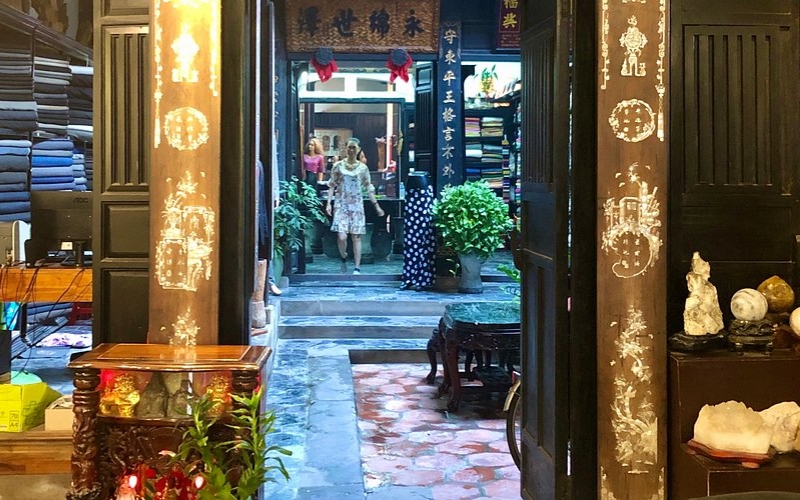 Explore B’Lan Silk inside a beautifully preserved old Hoi An house