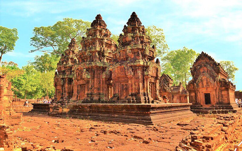 Explore lesser-visited temples on the Angor site, like Banteay Srei