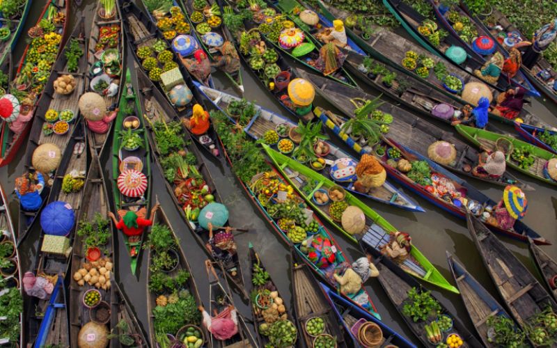 floating markets in Vietnam