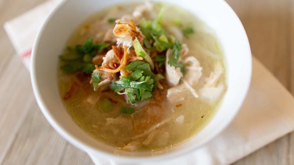 Khao piak sen - Must-try dishes in 3 days in Laos