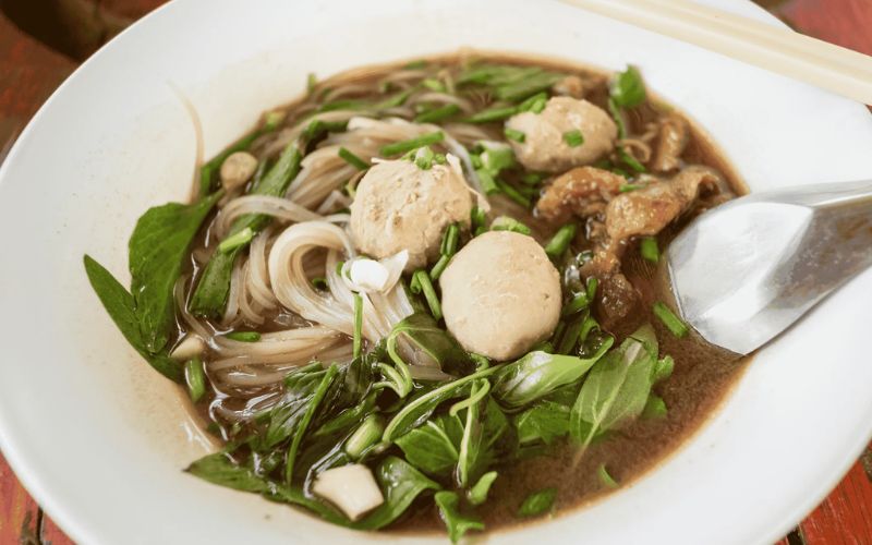Kuay Tiew Reua (Boat noodles)