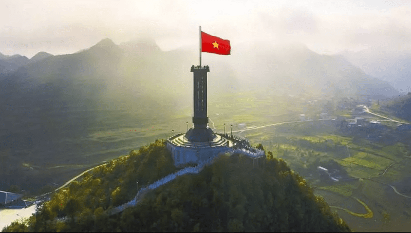 Lung Cu flag tower
