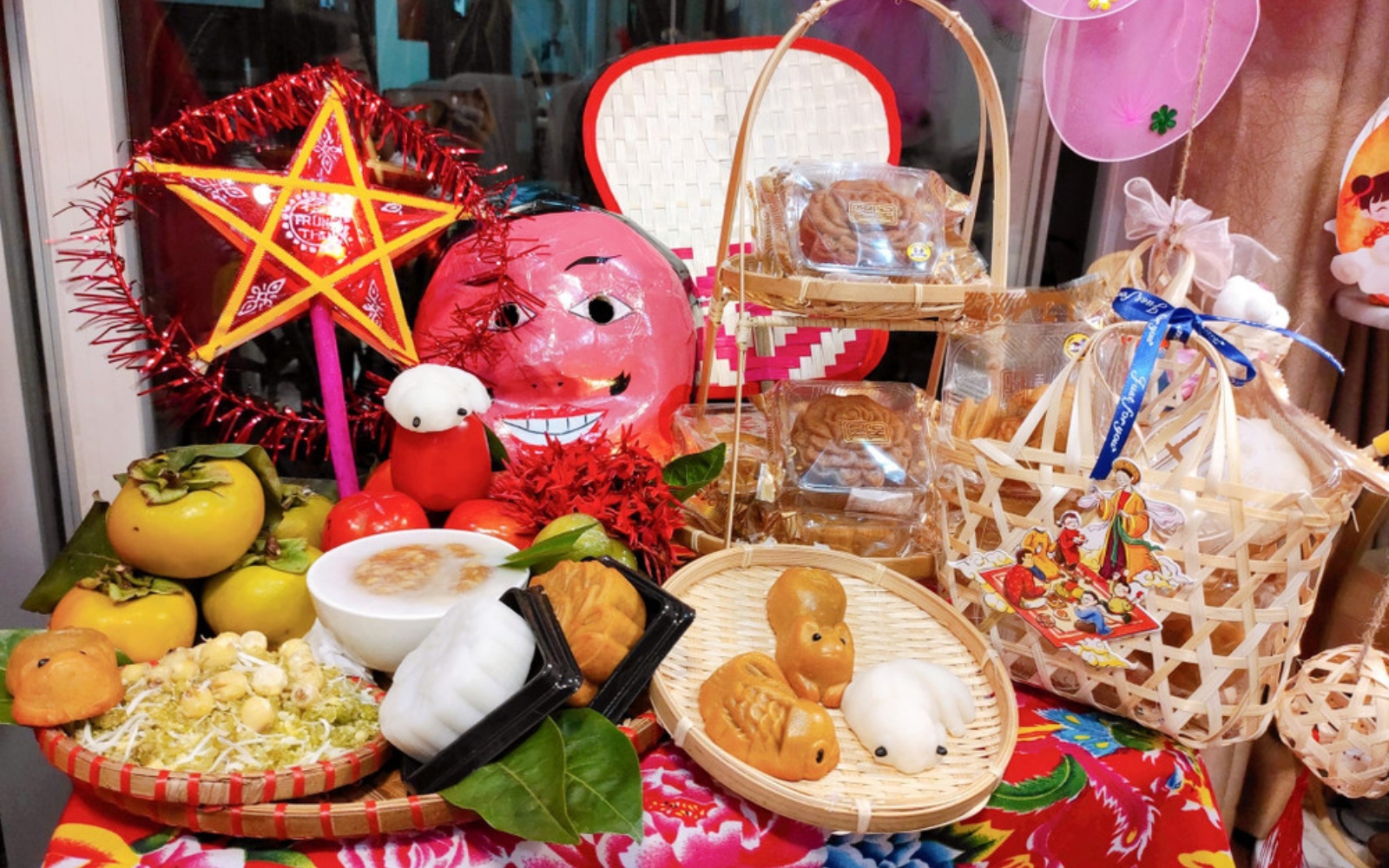 A traditional family altar decorated with mooncakes, fruits, tea, and incense during Vietnam’s Mid-autumn Festival to honor the God of Earth and ancestors.
