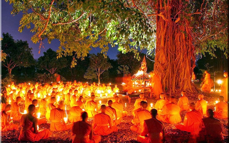 The quiet yet heartfelt ceremony reflects the deeply spiritual and community-centered nature of Vassa in Cambodian culture