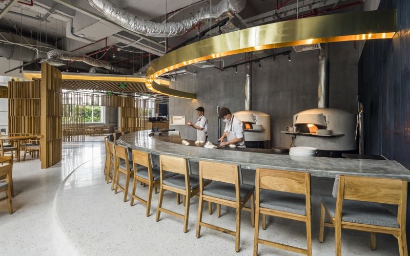 Pizza 4P's — Japanese-Vietnamese Pizza Institution