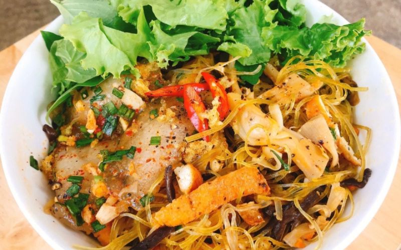 Quang Tri mixed jackfruit salad with pork, herbs, peanuts, and chili, a traditional local dish