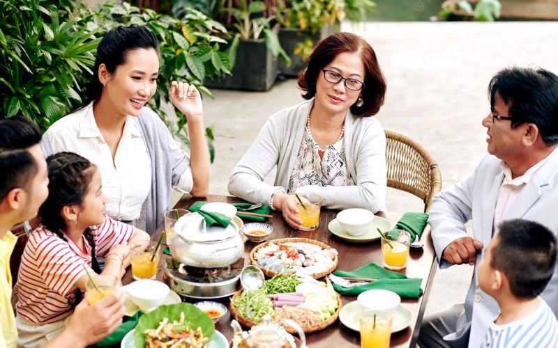 Vietnam Table Manners: Top 10 You Should Know - IDC Travel