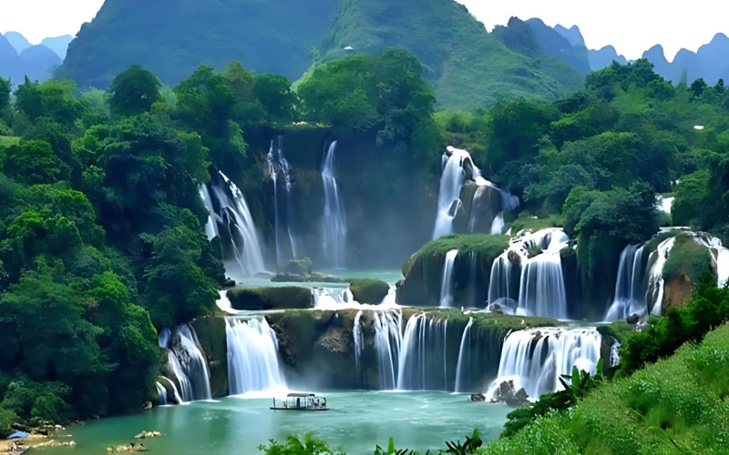 The spectacular Silver Waterfall in Sapa