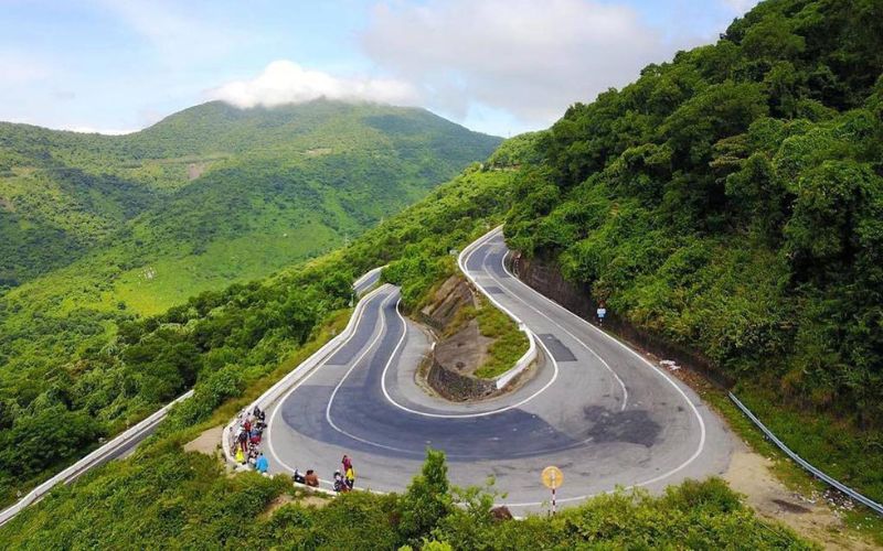 The S-bend at Hai Van Pass