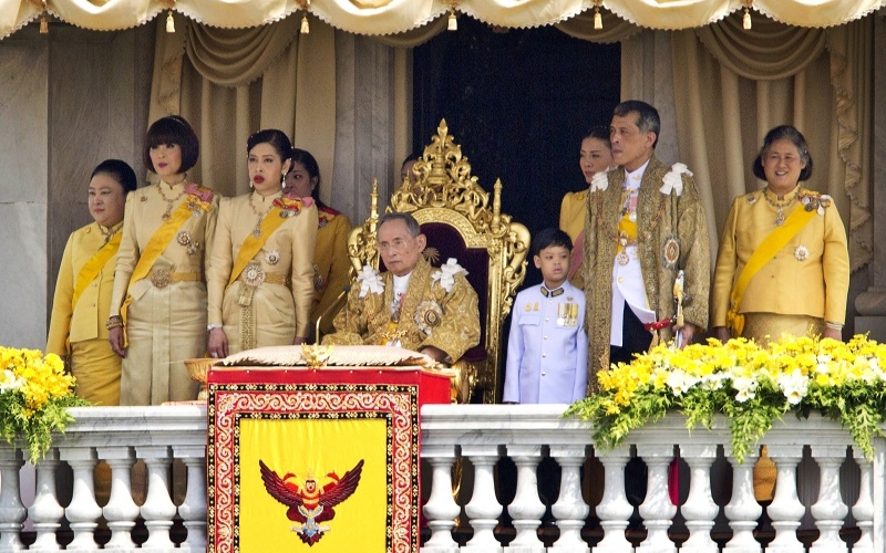 The Thai Royal Family appearance at a government building