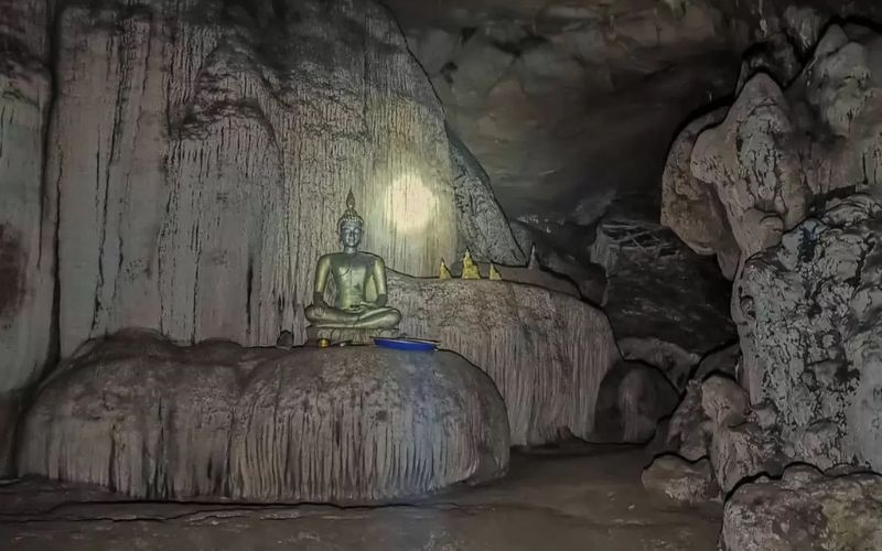Tham Loup Cave Vang Vieng