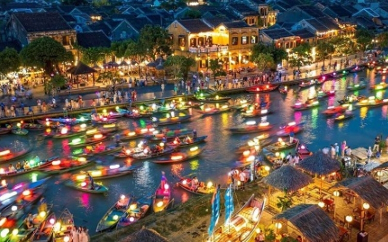 The magical Hoai river at the festival