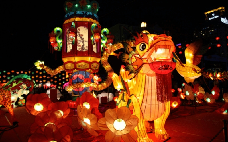 The lantern festival at mid-autumn night is the biggest of the year