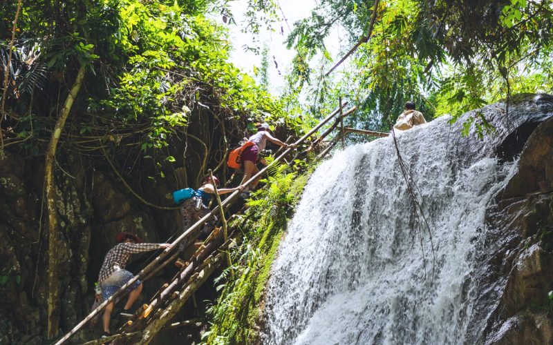 Trekking in 100 Waterfalls