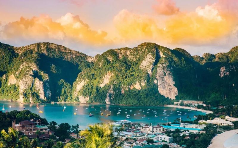 Thailand Unveiled in 9 Days: From Bangkok Temples to Hua Hin Shores