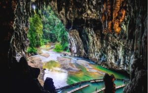 Tham Lod Caves
