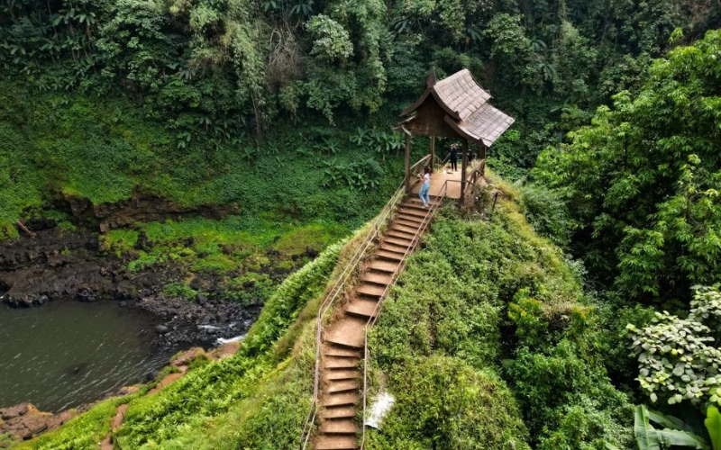 The famous loop in Bolaven Plateau