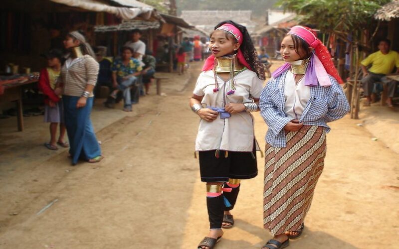 Visit the long-necked ethnic group on a trip to Chiang Mai