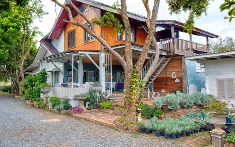 Charming countryside guesthouse with garden in Pak Chong near Khao Yai.